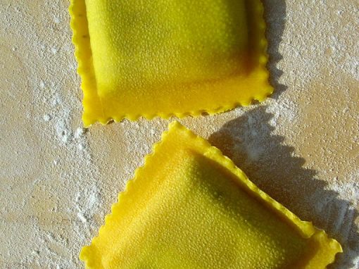 Ravioloni con ripieno di pesce