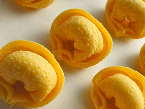Tortellini con ripieno di carne